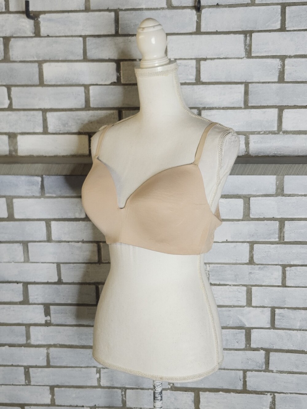 • Jockey Women's Soft Wirefree Molded Cup Bra Size 38D Beige Modal Spandex Blend